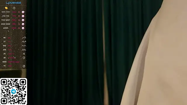 ElswythDecoursey online show from December 28, 9:08 pm