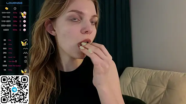 ElswythDecoursey online show from January 6, 8:07 pm