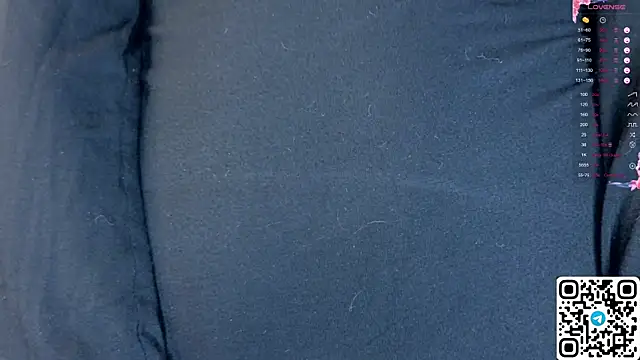 ElswythDecoursey online show from February 22, 9:26 pm