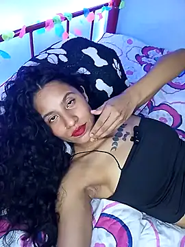 Snapshot of Karii-R chatting on December 6, 4:03 am Karii-R online show from December 6, 4:03 am