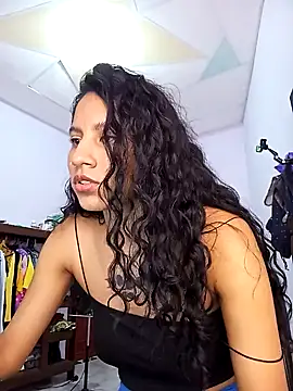 Snapshot of Karii-R chatting on January 7, 3:57 am Karii-R online show from January 7, 3:57 am