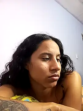 Snapshot of Karii-R chatting on March 1, 10:21 pm Karii-R online show from March 1, 10:21 pm