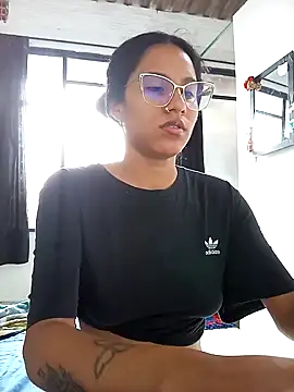 Snapshot of Karii-R chatting on October 18, 4:19 pm Karii-R online show from October 18, 4:19 pm