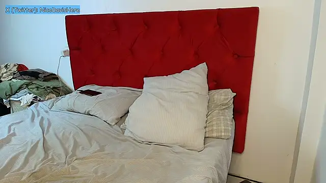 NicoDavisHere online show from July 11, 11:50 pm