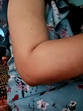 Snapshot of gunjan22 chatting on December 4, 5:27 am gunjan22 online show from December 4, 5:27 am