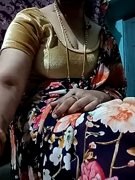 Snapshot of gunjan22 chatting on January 22, 6:20 am gunjan22 online show from January 22, 6:20 am