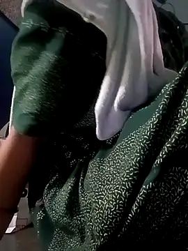 Snapshot of gunjan22 chatting on September 24, 7:01 am gunjan22 online show from September 24, 7:01 am