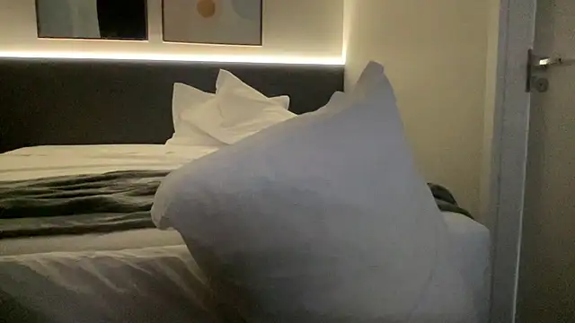 Snapshot of princessblond chatting on July 7, 1:30 am princessblond online show from July 7, 1:30 am