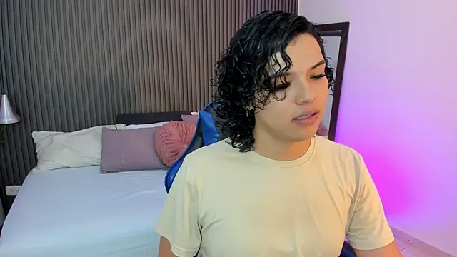 Snapshot of Axel_brunette1 chatting on May 23, 10:14 pm Axel brunette1 online show from May 23, 10:14 pm