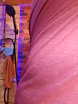 Snapshot of alienbunny chatting on February 5, 5:53 pm alienbunny online show from February 5, 5:53 pm