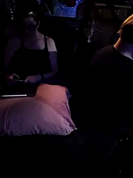 Snapshot of alienbunny chatting on February 19, 4:34 am alienbunny online show from February 19, 4:34 am