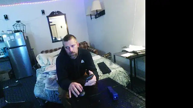 Snapshot of Cooperstone chatting on December 7, 10:50 pm Cooperstone online show from December 7, 10:50 pm