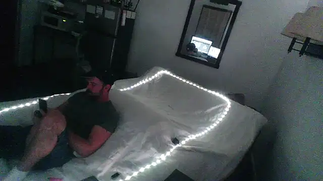 Snapshot of Cooperstone chatting on December 11, 4:39 am Cooperstone online show from December 11, 4:39 am