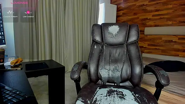 Snapshot of MateoBenjaminX chatting on February 1, 11:31 am MateoBenjaminX online show from February 1, 11:31 am