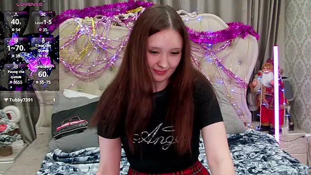 Snapshot of MiriaamWhite chatting on December 23, 4:12 am MiriaamWhite online show from December 23, 4:12 am