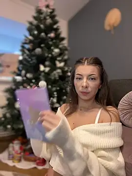 Mia Ethan online show from December 12, 7:30 am