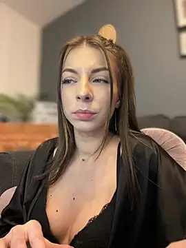 Mia Ethan online show from January 26, 2:30 pm