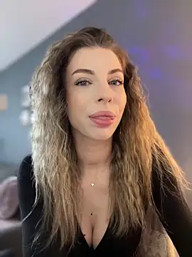 Snapshot of Mia_Ethan chatting on May 9, 9:03 am Mia Ethan online show from May 9, 9:03 am