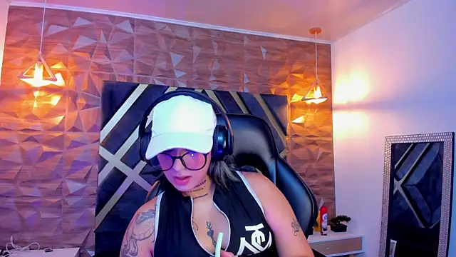 Alahia Dangelo online show from October 3, 11:51 am