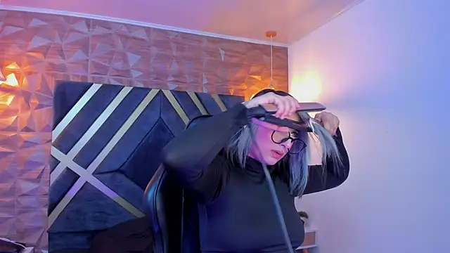 Alahia Dangelo online show from October 18, 11:55 am