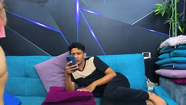 playsgirlhot online show from February 28, 11:23 pm