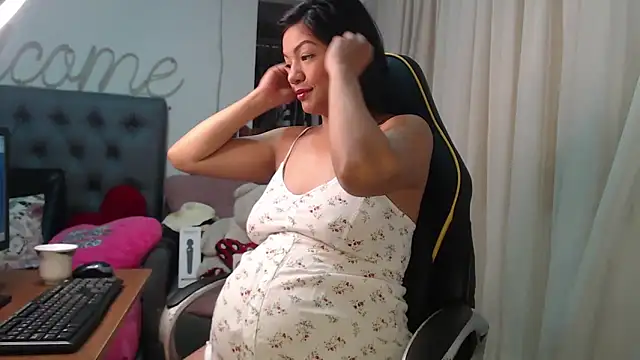 Snapshot of Horny_mami12 chatting on February 10, 1:33 pm Horny mami12 online show from February 10, 1:33 pm