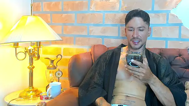 Snapshot of Dylanstonne chatting on January 30, 10:19 pm Dylanstonne online show from January 30, 10:19 pm