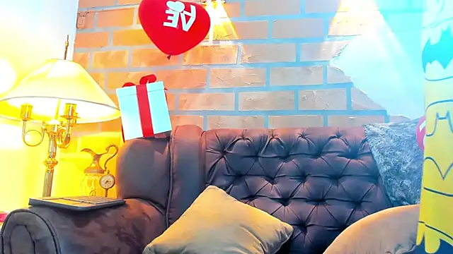 Snapshot of Dylanstonne chatting on February 7, 1:25 am Dylanstonne online show from February 7, 1:25 am