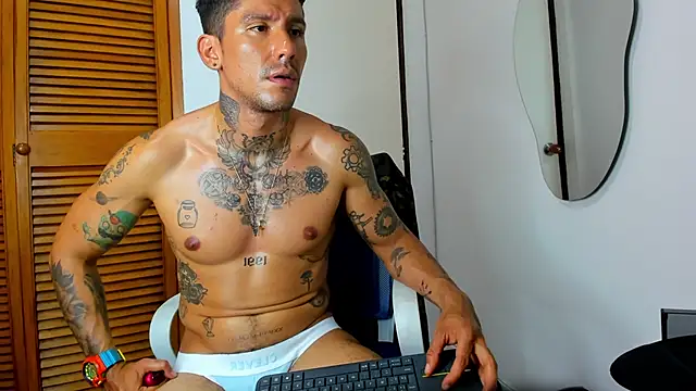 Snapshot of Dylanstonne chatting on March 22, 4:24 am Dylanstonne online show from March 22, 4:24 am