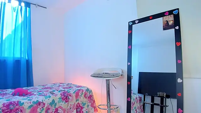 Aleja arango1 online show from April 12, 9:20 pm