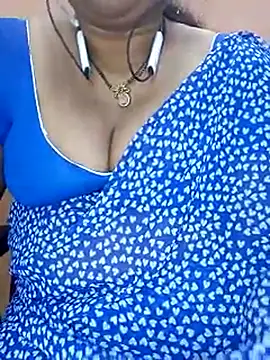 Snapshot of Sexy-Telugunayana2 chatting on February 18, 8:05 am Sexy-Telugunayana2 online show from February 18, 8:05 am