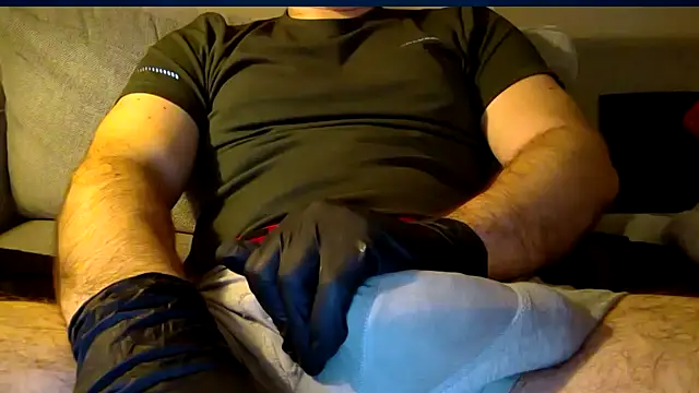 Snapshot of hungking10 chatting on December 19, 10:53 pm hungking10 online show from December 19, 10:53 pm