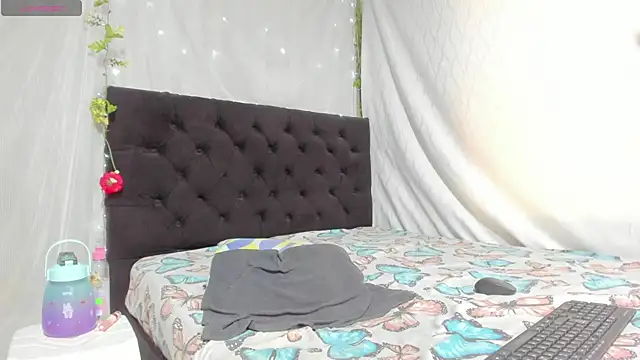 emi henao online show from February 12, 1:37 pm