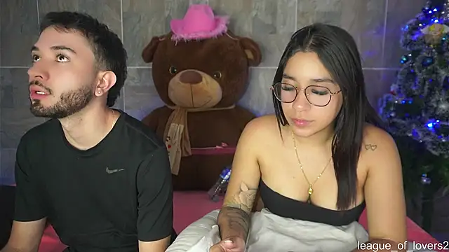 Snapshot of LeagueOfLovers chatting on December 17, 3:39 am LeagueOfLovers online show from December 17, 3:39 am