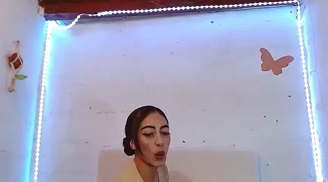 Snapshot of kendall-storm chatting on March 20, 1:13 am kendall-storm online show from March 20, 1:13 am