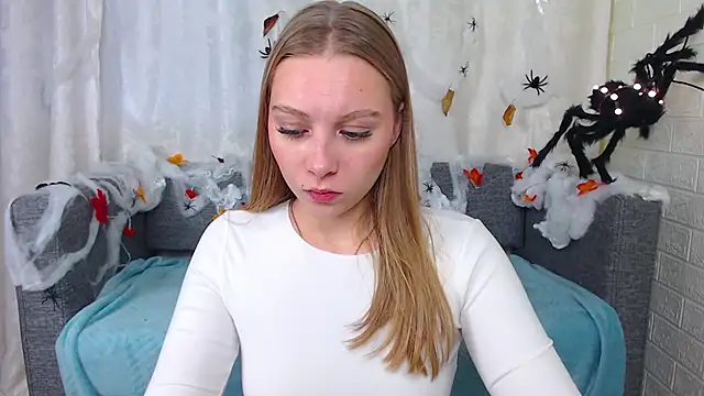 Snapshot of bellaa_love_ chatting on October 13, 1:27 am bellaa love online show from October 13, 1:27 am