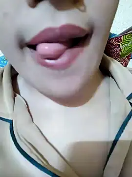 Snapshot of Anki-doll chatting on February 9, 1:03 pm Anki-doll online show from February 9, 1:03 pm