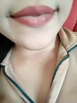 Snapshot of Anki-doll chatting on February 11, 9:42 am Anki-doll online show from February 11, 9:42 am