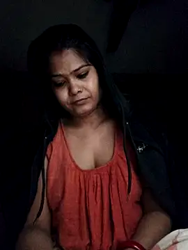 Snapshot of yoursweety09 chatting on January 10, 2:35 am yoursweety09 online show from January 10, 2:35 am