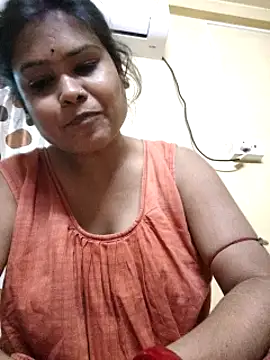 Snapshot of yoursweety09 chatting on January 11, 9:47 am yoursweety09 online show from January 11, 9:47 am