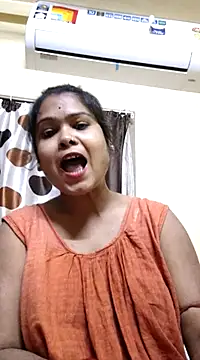 Snapshot of yoursweety09 chatting on January 13, 2:42 pm yoursweety09 online show from January 13, 2:42 pm