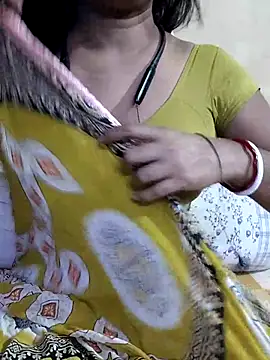 Snapshot of yoursweety09 chatting on September 14, 12:43 am yoursweety09 online show from September 14, 12:43 am