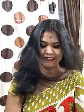 Snapshot of yoursweety09 chatting on October 11, 8:57 am yoursweety09 online show from October 11, 8:57 am