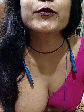 Snapshot of yoursweety09 chatting on March 11, 4:07 am yoursweety09 online show from March 11, 4:07 am