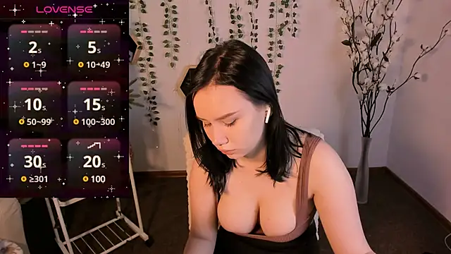 Snapshot of Alisia_Mars chatting on December 31, 5:33 am Alisia Mars online show from December 31, 5:33 am