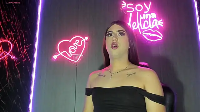 Snapshot of Alanasexdoll chatting on February 10, 4:19 am Alanasexdoll online show from February 10, 4:19 am