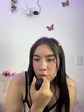 Snapshot of Im_Valen_Cute chatting on December 24, 1:38 am Im Valen Cute online show from December 24, 1:38 am
