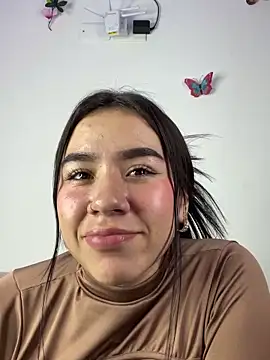 Snapshot of Im_Valen_Cute chatting on December 28, 2:33 am Im Valen Cute online show from December 28, 2:33 am
