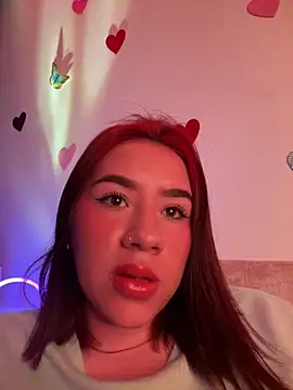 Snapshot of Im_Valen_Cute chatting on February 7, 9:26 pm Im Valen Cute online show from February 7, 9:26 pm