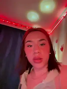 Snapshot of Im_Valen_Cute chatting on February 9, 4:04 am Im Valen Cute online show from February 9, 4:04 am